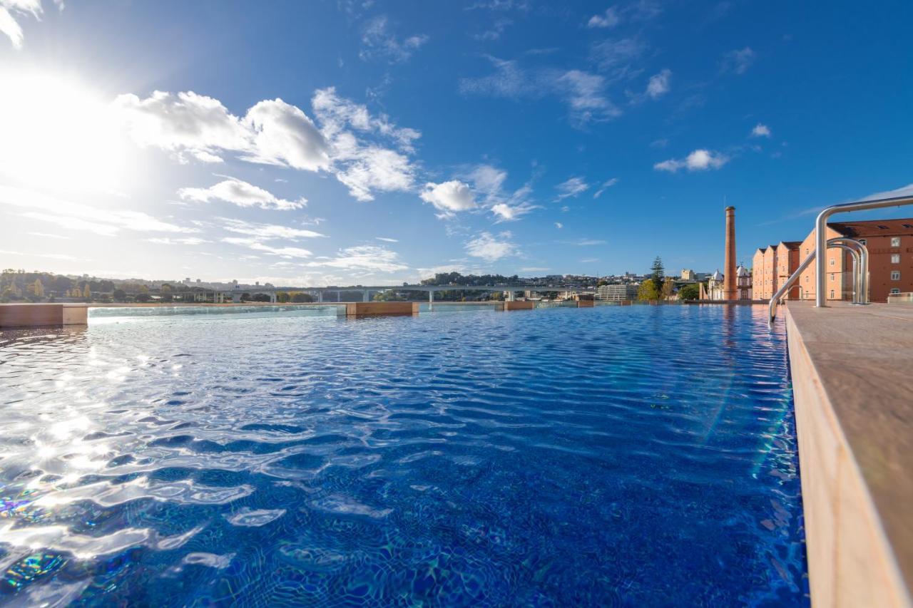 Pestana Douro Riverside - Preferred Hotels & Resorts, Lifestyle Valbom  Exterior photo The rooftop pool at the hotel